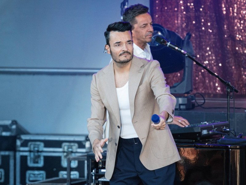 Entertainer und S‰nger Giovanni Zarrella tritt mit seiner Show Eine italienische Sommernacht in den G‰rten der Welt auf. 13.6.2024, Berlin, Deutschland *** Entertainer and singer Giovanni Zarrella performs his show An Italian Summer Night in the Gardens of the World 13 6 2024, Berlin, Germany kreativmedia_zarrella_8