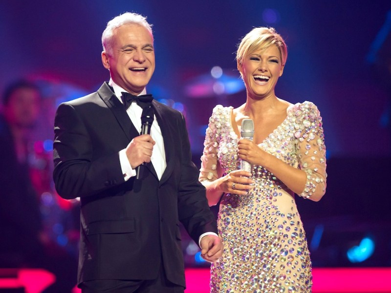 Bildnummer: 58932725 Datum: 18.12.2012 Copyright: imago/STAR-MEDIA Die Helene Fischer Show. S‰nger Nino De Angelo ( GER / eigentl. Domenico Gerhard Gorgoglione ) und S‰ngerin Helene Fischer ( GER ) w‰hrend der Aufzeichnung der ARD-Unterhaltungssendung Die Helene Fischer Show am 18.12.2012 im Velodrom Berlin. +++ ST: 25.12.2012, 20:15 Uhr, ARD People Entertainment Musik Aktion xmk x0x 2012 quer 2012 Halbfigur Halbkˆrper Halbportrait quer Querformat ARD Auftritt B¸hne Das erste Deutschland Fernsehen Fernsehshow Kultur Kunst MDR Mitteldeutscher Rundfunk Musik Musiker Person Personen S‰nger Schlager Show TV Unterhaltung 58932725 Date 18 12 2012 Copyright Imago Star Media the Helene Fischer Show Singer Nino de Angelo ger eigentl Domenico Gerhard and Singer Helene Fischer ger during the Recording the ARD Entertainment programme the Helene Fischer Show at 18 12 2012 in Velodrome Berlin St 25 12 2012 20 15 Clock ARD Celebrities Entertainment Music Action shot xmk x0x 2012 horizontal 2012 Half- Half Half-portrait horizontal Landscape ARD Appearance Stage the First Germany Television TV Culture Art MDR resources Broadcasting Music Musician Person People Singer Schlager Show TV Entertainment