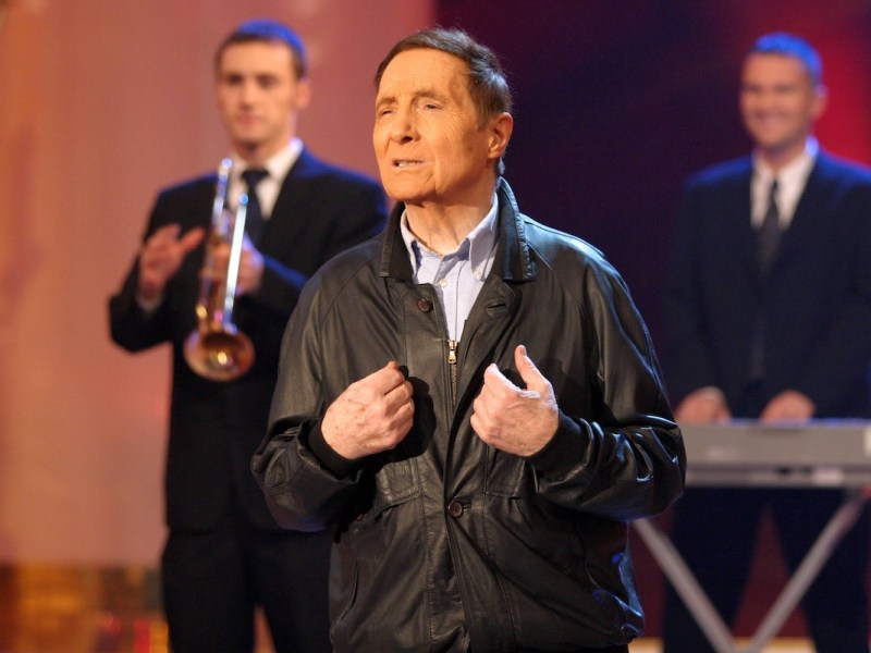 Bildnummer: 50359569 Datum: 10.01.2004 Copyright: imago/Scherf S‰nger Freddy Quinn (GER) anl‰sslich der ARD-Show - Krone der Volksmusik - in Chemnitz, Personen; 2004, Chemnitz, TV, Fernsehen, Fernsehsendung, Sendung, Shows, Konzerte, Musiker, Schlager, Schauspieler, Film, Entertainer; , quer, Kbdig, Einzelbild, close, Musik, Kunst, Deutschland, Aktion, People