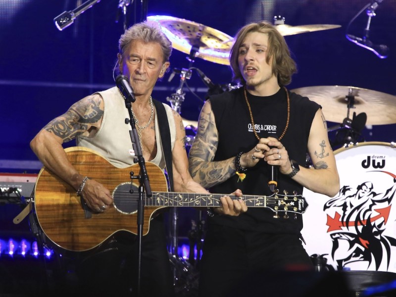 Peter Maffay mit Sohn Yaris Maffay live bei einem Konzert der We Love Rock n Roll - Farewell Tour in der Red Bull Arena. Leipzig, 20.07.2024 *** Peter Maffay with son Yaris Maffay live at a concert of the We Love Rock n Roll Farewell Tour in the Red Bull Arena Leipzig, 20 07 2024 Foto:xM.xWehnertx/xFuturexImagex maffay_leipzig_4751