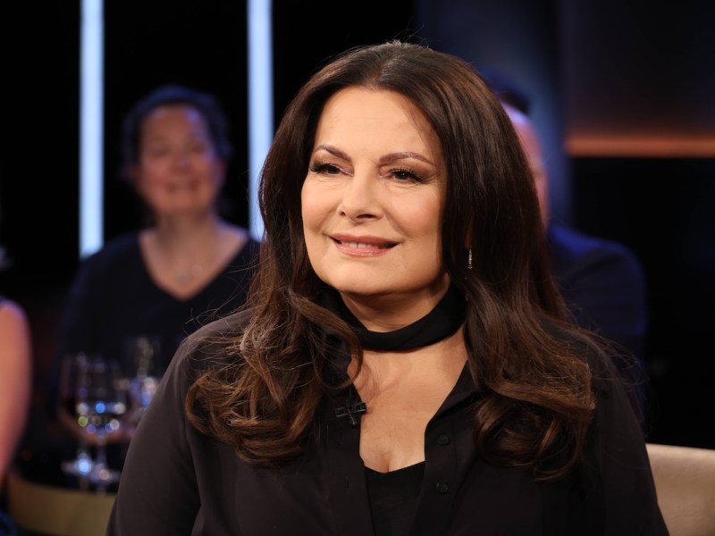 Marianne Rosenberg zu Gast in der NDR Talk Show in der Sendung am 16.8.2024, Fototermin vor der Aufzeichnung am 3.7.2024 im Fernsehstudio in Hamburg Lokstedt *** Marianne Rosenberg as a guest on the NDR Talk Show in the program on 16 8 2024, photo session before the recording on 3 7 2024 in the television studio in Hamburg Lokstedt