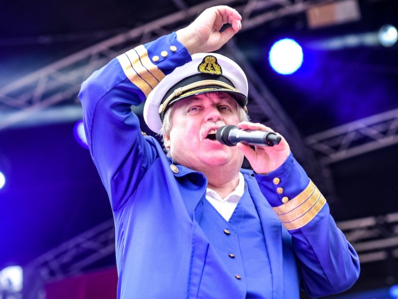 13.08.2022, xlakx, Entertainment Musik, SchlagerHammer-Tour 2022 in Oranienburg emspor, v.l. Klaus und Klaus Klaus Baumgart im Schlosspark Oranienburg bei der SchlagerHammer-Tour 2022. Oranienburg *** 13 08 2022, xlakx, entertainment music, SchlagerHammer Tour 2022 in Oranienburg emspor, v l Klaus and Klaus Klaus Baumgart in the castle park Oranienburg at the SchlagerHammer Tour 2022 Oranienburg