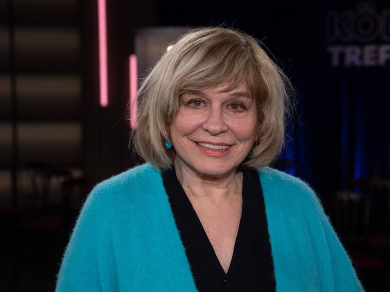 Mary ROOS, Saengerin, Schlagersaengerin, Portraet, Portr‰t, Portrait, Angeschnittenes Einzelbild, Einzelmotiv, zu Gast in der Sendung Koelner Treff im WDR Fernsehen, Aufzeichnung am 21.03.2024, Sendung am 22.03.2023. *** Mary ROOS, singer, pop singer, portrait, portrait, portrait, cropped single image, single subject, guest on the program Koelner Treff on WDR television, recording on 21 03 2024, broadcast on 22 03 2023