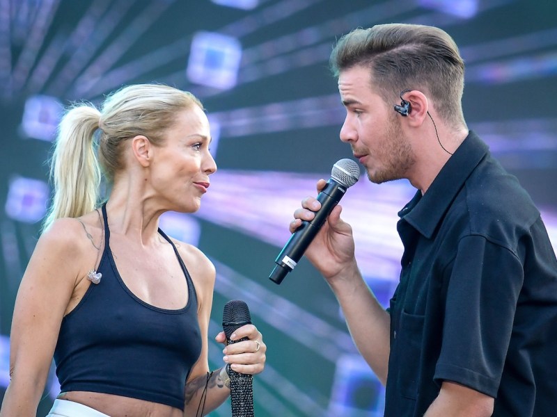 06.07.2024, xlakx, Entertainment Musik, SchlagerHammer in Oranienburg emspor, v.l. Saengerin Michelle buergerl.anja Gisela Hewer und Saenger Eric Philippi tritt bei der Sommerparty vom Schlager Radio √áSchlagerHammer√à in der Orangerie Oranienburg auf. Oranienburg *** 06 07 2024, xlakx, Entertainment Music, SchlagerHammer in Oranienburg emspor, f l singer Michelle buergerl anja Gisela Hewer and singer Eric Philippi perform at the summer party of Schlager Radio √áSchlagerHammer√à in the Orangerie Oranienburg Oranienburg Daniel Lakomski