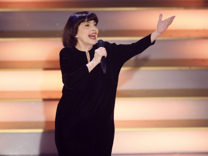 Mireille Mathieu in der ARD TV-Show Das Adventsfest der 100.000 Lichter 2023 im Congress Center Suhl. Suhl, 02.12.2023 *** Mireille Mathieu in the ARD TV show Das Adventsfest der 100 000 Lichter 2023 at the Congress Center Suhl Suhl, 02 12 2023 Foto:xM.xKremerx/xFuturexImagex adventsfest_7775