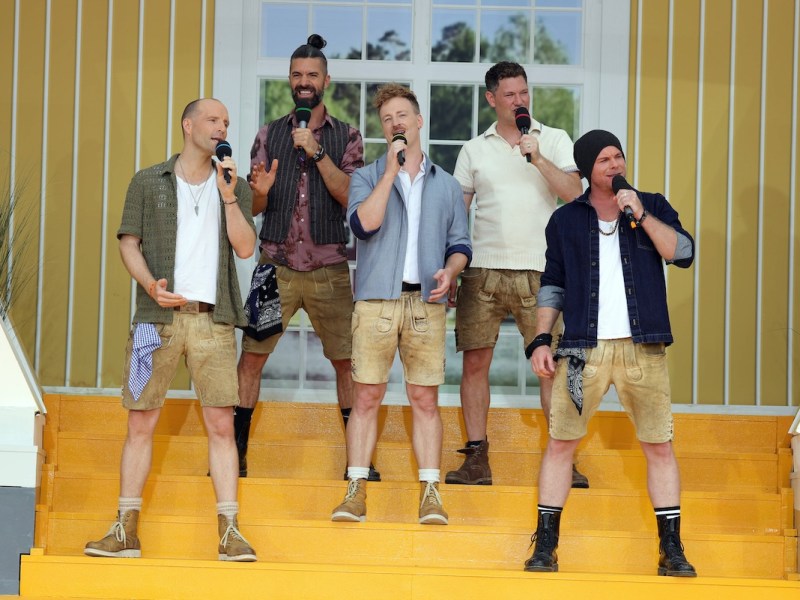 voXXclub - Immer wieder sonntags 2024, Folge 06 voXXclub. ARD-Unterhaltungsshow Immer wieder sonntags. TV-Aufzeichnung und Live-‹bertragung vom 21.07.2024 aus dem Wasserpark Rulantica, Rust. Baden-W¸rttemberg, Deutschland. *** voXXclub Immer wieder sonntags 2024, Episode 06 voXXclub ARD entertainment show Immer wieder sonntags TV recording and live broadcast from 21 07 2024 from the water park Rulantica, Rust Baden W¸rttemberg, Germany