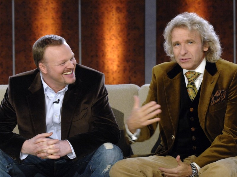 Bildnummer: 52360880 Datum: 26.01.2008 Copyright: imago/Sven Simon Moderatoren Thomas Gottschalk (re.) und Stefan Raab anl‰sslich der ZDF-Fernsehshow - Wetten, dass...? - in Salzburg, Personen , optimistisch; 2008, Salzburg, TV, Shows, Fernsehmoderator, Gestik, l‰cheln, Moderator; , quer, Kbdig, Gruppenbild, Randbild, People, premiumd