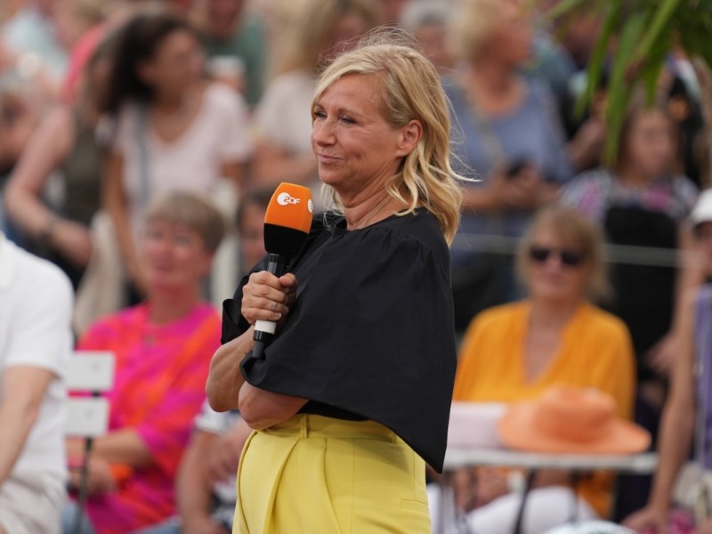 ZDF - Fernsehgarten Andrea Kiwi Kiewel in der Unterhaltungsshow ZDF Fernsehgarten am 13.08.2023 in Mainz. Mainz ZDF Fernsehgarten Rheinland-Pfalz *** ZDF Fernsehgarten Andrea Kiwi Kiewel in the entertainment show ZDF Fernsehgarten on 13 08 2023 in Mainz Mainz ZDF Fernsehgarten Rheinland Pfalz