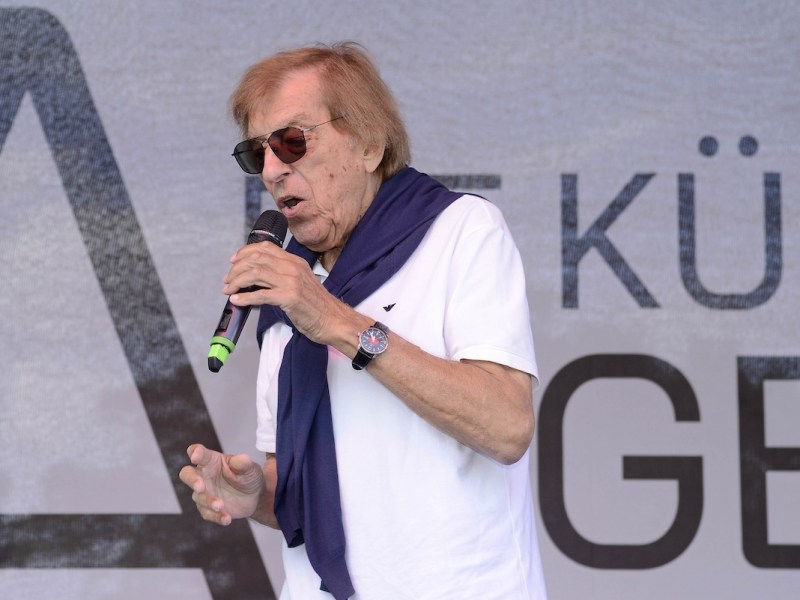 RECORD DATE NOT STATED BV Rentfort veranstaltet eine grosse XXL Schlagerparty mit Szenegroessen am 17.08.2024 in Gladbeck. ** NUR FUeR REDAKTIONELLE ZWECKE ** EDITORIAL USE ONLY **BV Rentfort veranstaltet eine grosse XXL Schlagerparty mit Szenegroessen am 17.08.2024 in Gladbeck. Hier im Bild Bata Illic. Deutschland NRW Gladbeck Copyright: DanielxAttia *** BV Rentfort organizes a big XXL Schlagerparty with scene stars on 17 08 2024 in Gladbeck FOR EDITORIAL PURPOSES ONLY p BV Rentfort organizes a big XXL Schlagerparty with scene stars on 17 08 2024 in Gladbeck Here in the picture Bata Illic Germany NRW Gladbeck Copyright DanielxAttia Copyright: DanielxAttia doc7wsgcy15wao136q9sdam ,EDITORIAL USE ONLY