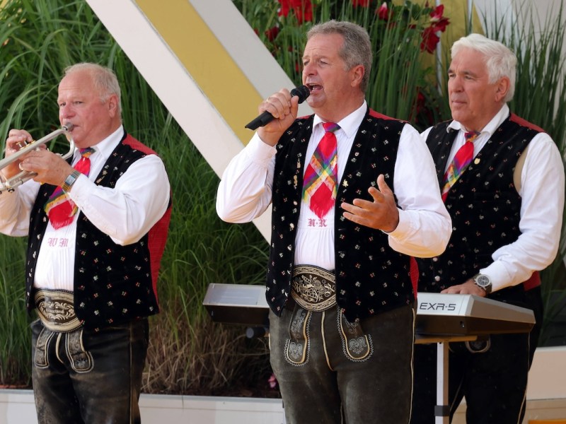 Kastelruther Spatzen - Immer wieder sonntags 2024, Folge 03 Kastelruther Spatzen. ARD-Unterhaltungsshow Immer wieder sonntags. TV-Aufzeichnung und Live-‹bertragung vom 30.06.2024 aus dem Wasserpark Rulantica, Rust. Baden-W¸rttemberg, Deutschland. *** Kastelruther Spatzen Immer wieder sonntags 2024, Episode 03 Kastelruther Spatzen ARD entertainment show Immer wieder sonntags TV recording and live broadcast from 30 06 2024 from the water park Rulantica, Rust Baden W¸rttemberg, Germany
