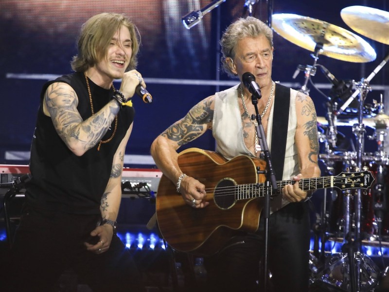 Yaris Maffay mit Vater Peter Maffay live bei einem Konzert der We Love Rock n Roll - Farewell Tour in der Red Bull Arena. Leipzig, 20.07.2024 *** Yaris Maffay with father Peter Maffay live at a concert of the We Love Rock n Roll Farewell Tour in the Red Bull Arena Leipzig, 20 07 2024 Foto:xM.xWehnertx/xFuturexImagex maffay_leipzig_4752