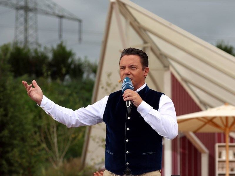 Europapark - Immer wieder Sonntags Stefan Mross Saenger / Moderator / Entertainer in der ARD-TV-Sendung Immer wieder sonntags. Copyright: xZoonar.com/JoachimxHahnex 22184990