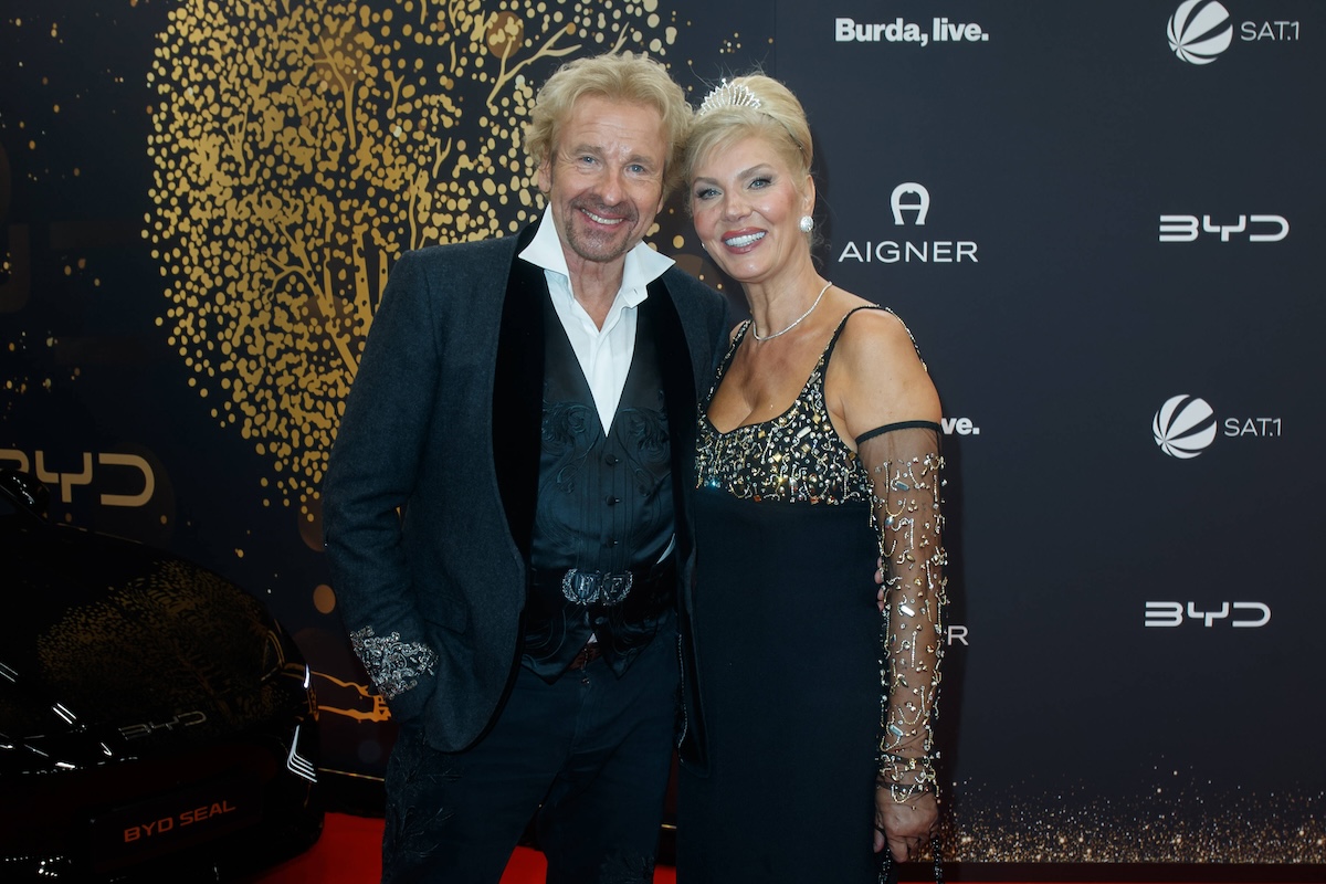 Bambi Verleihung 2023 Thomas Gottschalk und Karina Mross bei der Bambi Verleihung 2023 im Studio 9 der Bavaria Filmstadt am 16.11.2023 in M¸nchen. *** Bambi Awards 2023 Thomas Gottschalk and Karina Mross at the Bambi Awards 2023 in Studio 9 of the Bavaria Filmstadt on 16 11 2023 in Munich Copyright: xEventpressxKochanx