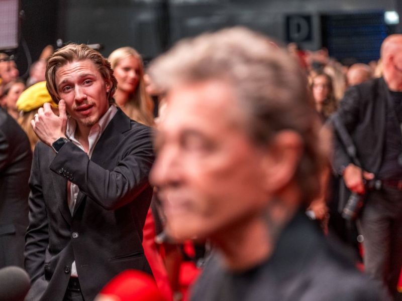 30. Verleihung der Goldenen Henne in Leipzig. Der MDR (Mitteldeutsche Rundfunk) produziert in Zusammenarbeit mit Super Illu den größten Publikumspreis in Ostddeutschland. Yaris Makkay blickt auf seinen Vater Peter Maffay Goldene Henne 2024 *** 30 Goldene Henne award ceremony in Leipzig MDR Mitteldeutscher Rundfunk produces the biggest audience award in eastern Germany in collaboration with Super Illu Yaris Makkay looks back at his father Peter Maffay Goldene Henne 2024