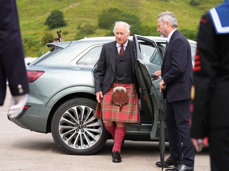 König Charles III. erscheint in ungewöhnlichem Outfit – es ist kaum zu übersehen